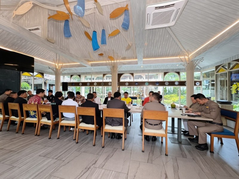 Meeting Image 2